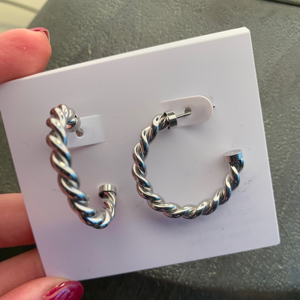 Authentic White rhodium plated stainless steel twisted hoop earrings - Picture 4 of 6